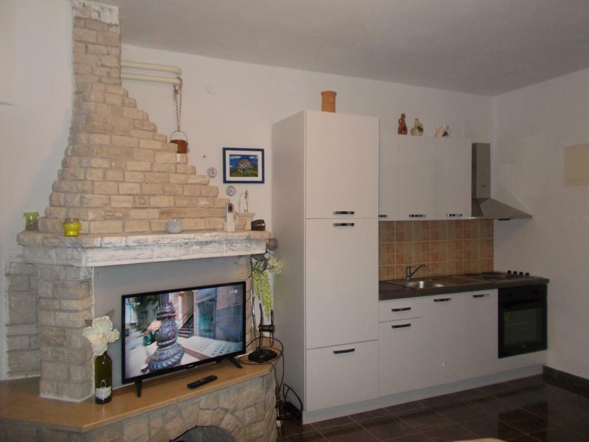 Ella Apartman Póla Kültér fotó