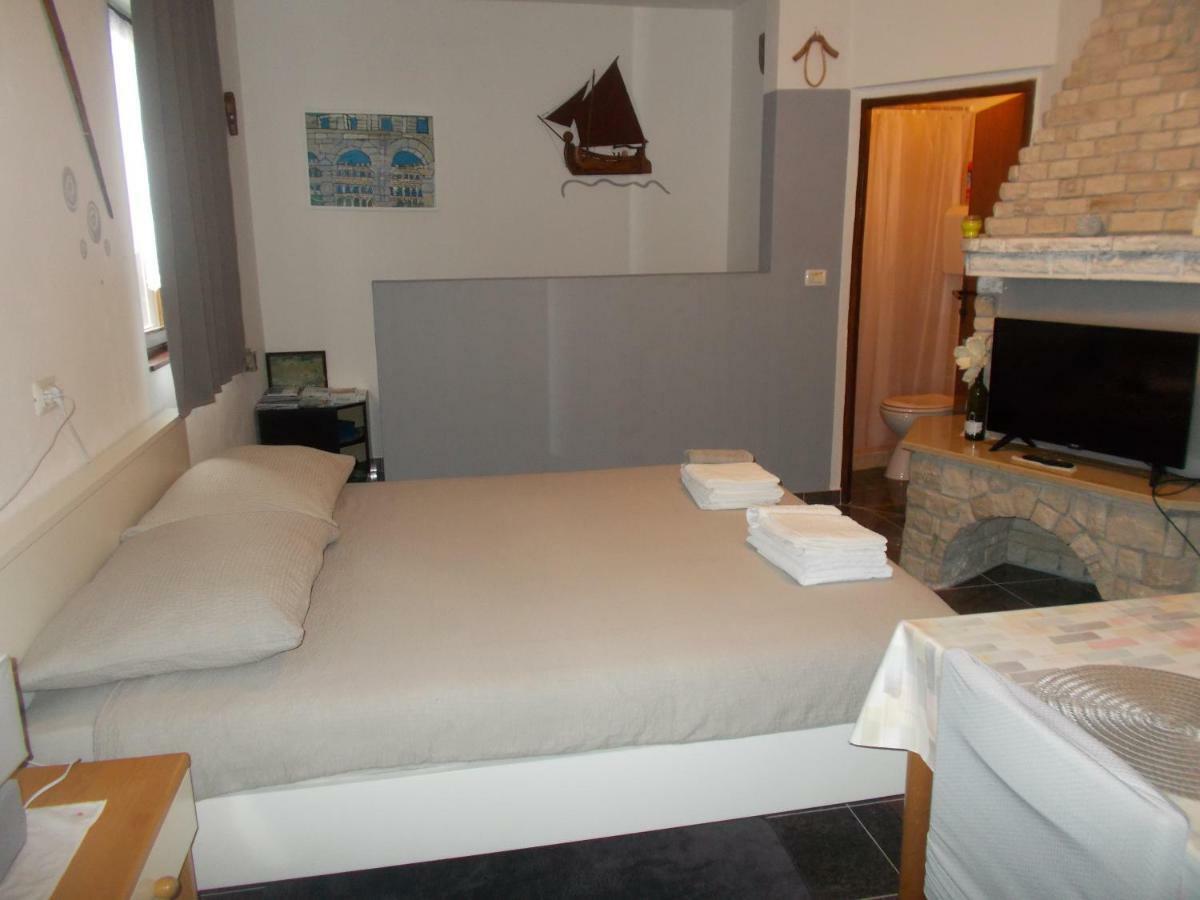 Ella Apartman Póla Kültér fotó